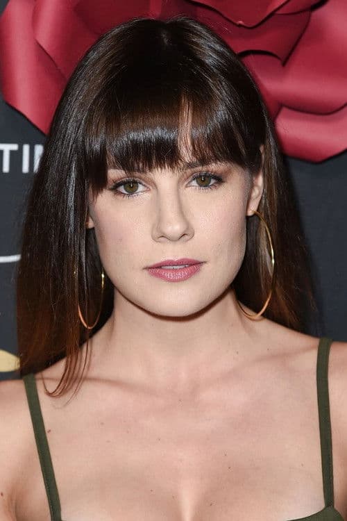 Chelsea Hobbs profile photo