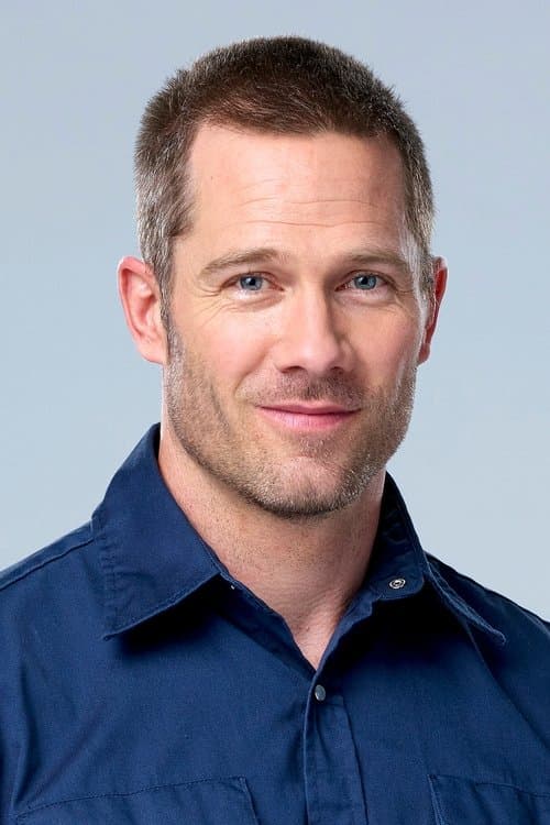 Luke Macfarlane profile photo
