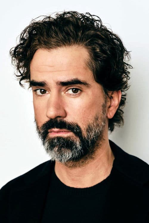 Hamish Linklater profile photo