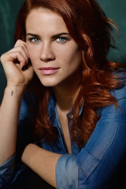 Courtney Hope profile photo