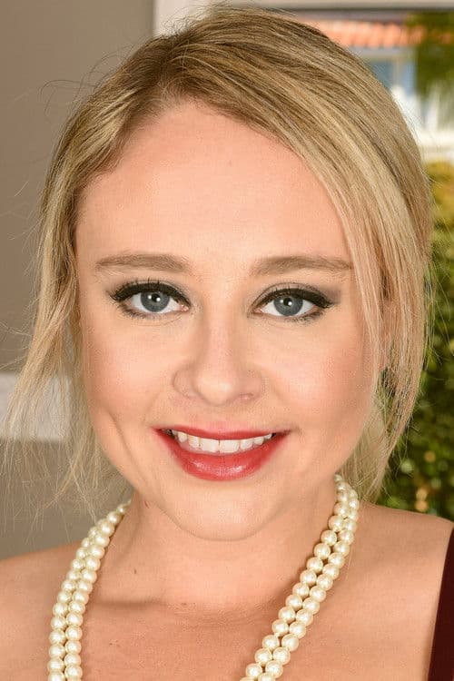 Elle McRae profile photo