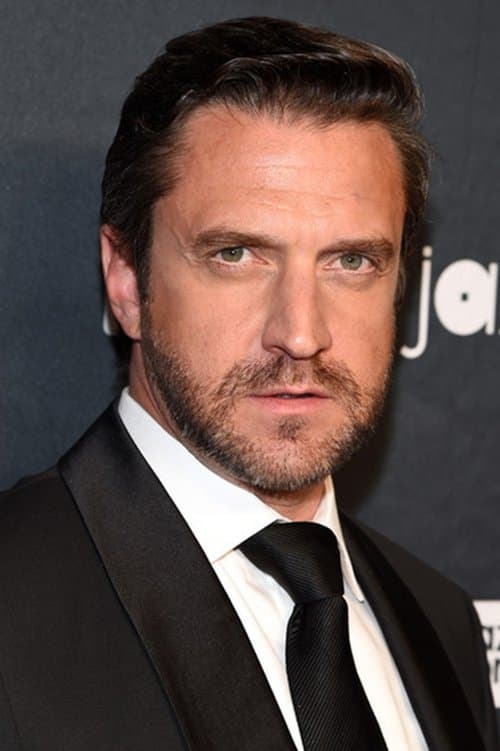 Raúl Esparza profile photo