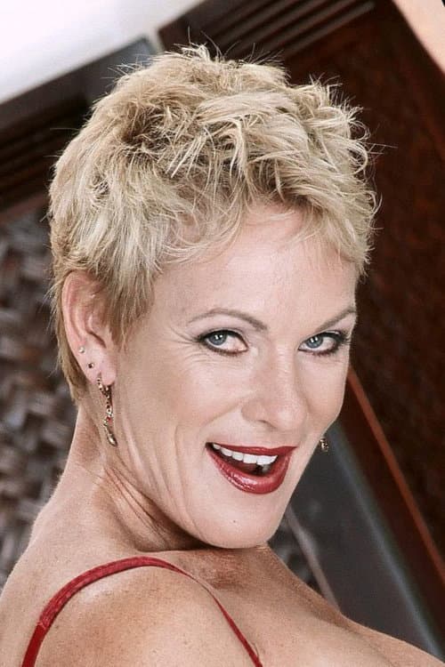 Julie Mandrews profile photo