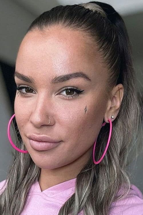 Anna Tschur profile photo