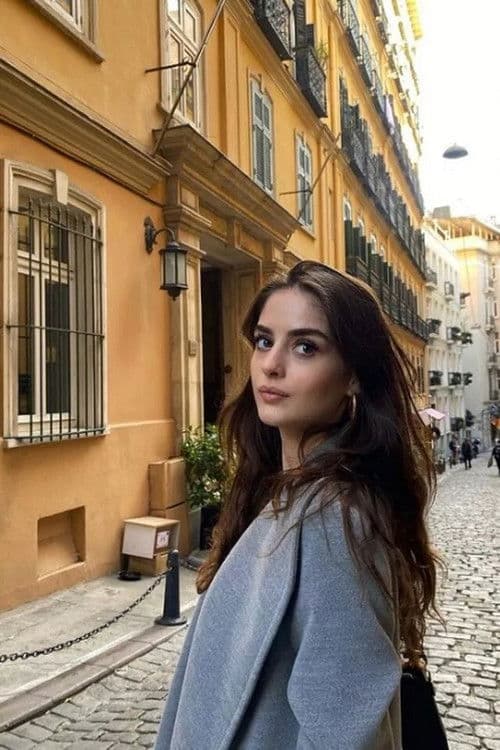 Selen Özbayrak profile photo