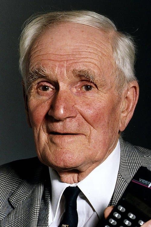 Desmond Llewelyn profile photo