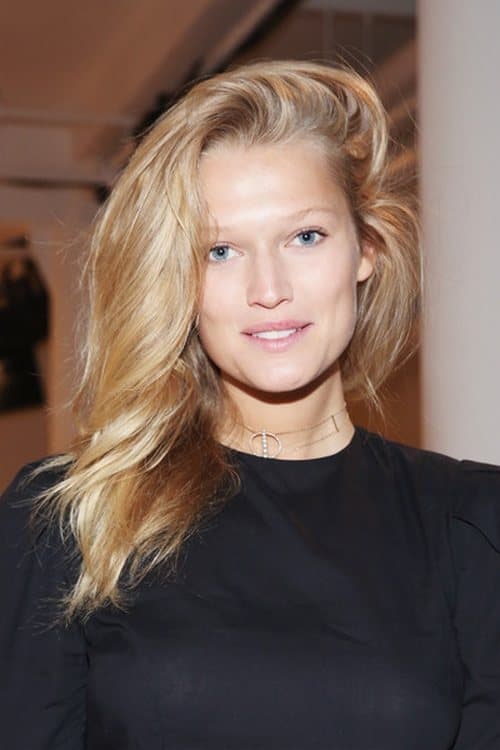 Toni Garrn profile photo