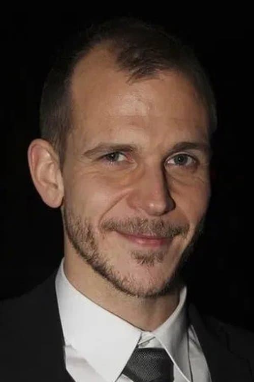 Gustaf Skarsgård profile photo