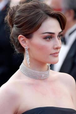 Esra Bilgiç profile photo