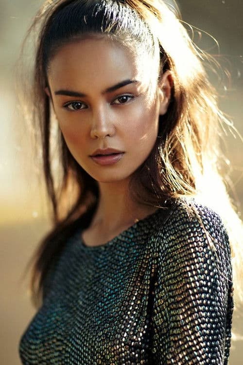 Courtney Eaton profile photo