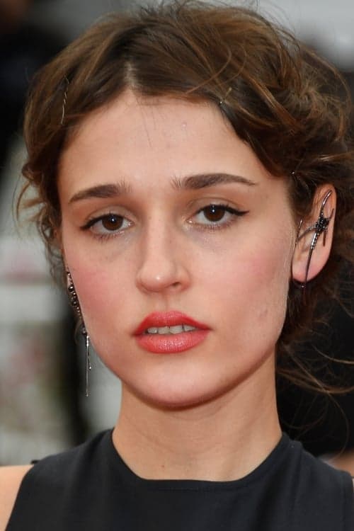 Lola Bessis profile photo