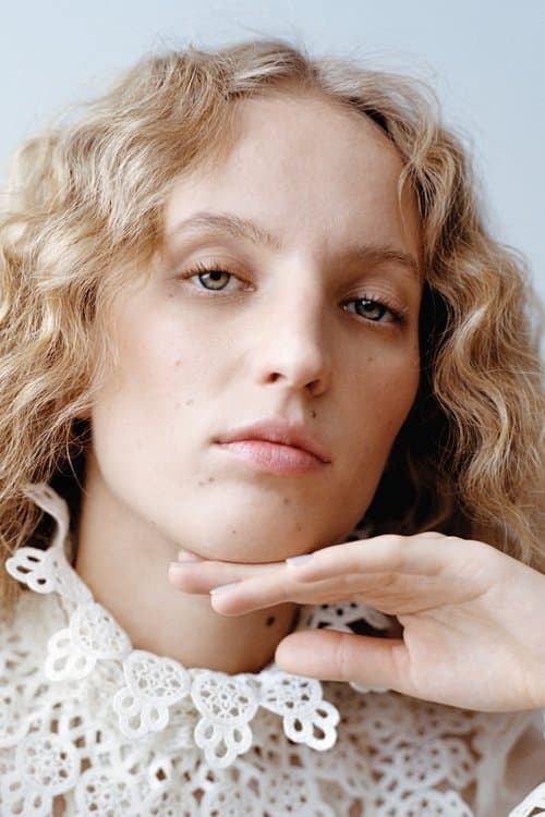 Petra Collins profile photo