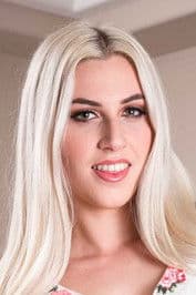 Niki Snow profile photo