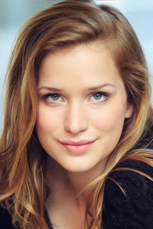 Elizabeth Lail profile photo