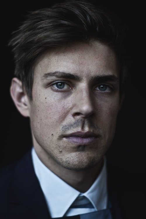 Chris Lowell profile photo