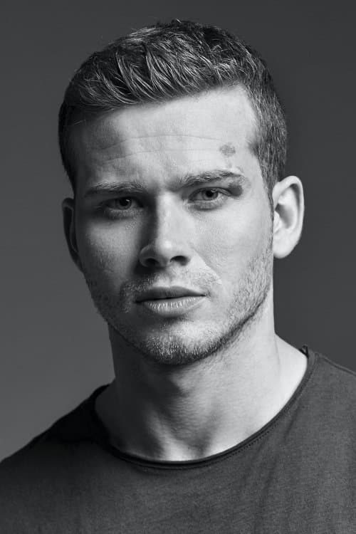 Oliver Stark profile photo