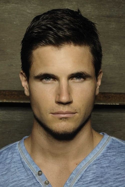 Robbie Amell profile photo