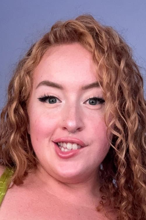 Gwen Adora profile photo