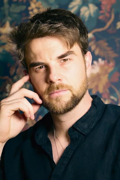 Nathaniel Buzolic profile photo