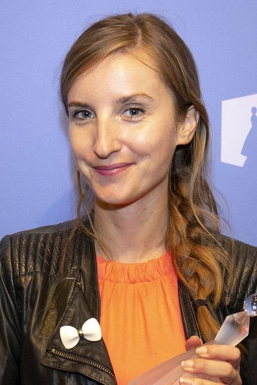 Urša Menart profile photo
