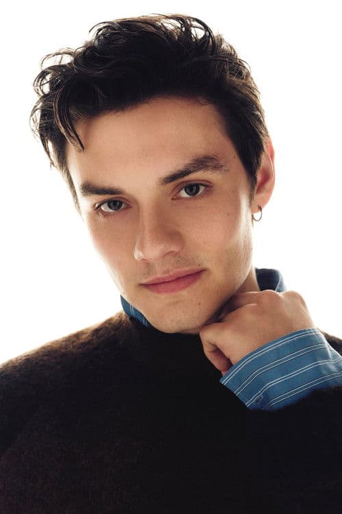 Louis Partridge profile photo