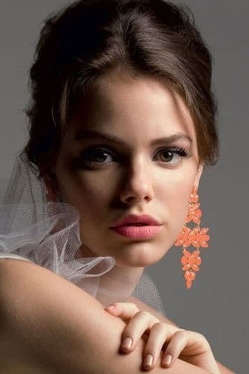 Laura Neiva profile photo