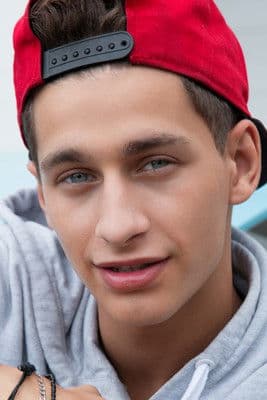 Benoit Ulliel profile photo