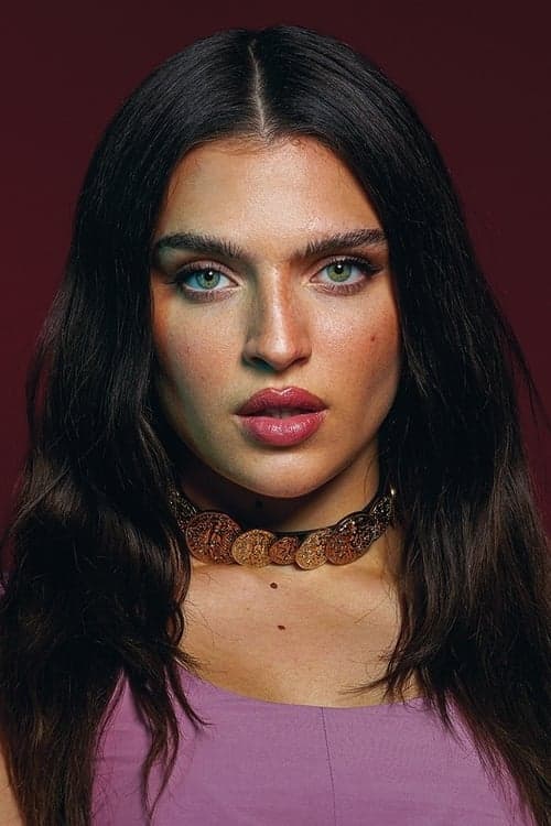 Mae Muller profile photo