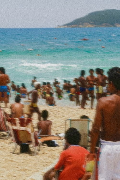 The Poor Go to the Beach poster