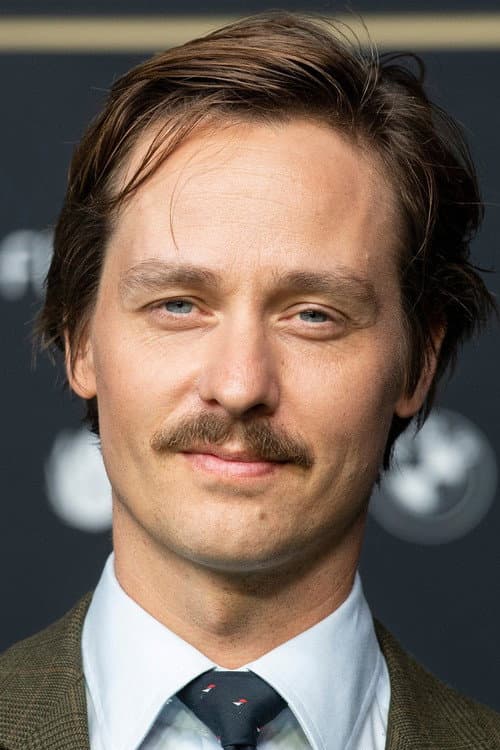 Tom Schilling profile photo