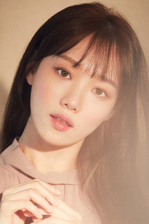 Lee Sung-kyung profile photo