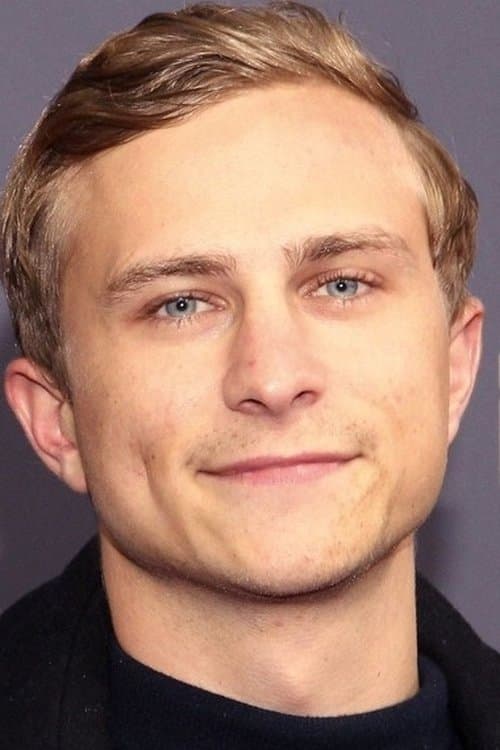 Max Hubacher profile photo