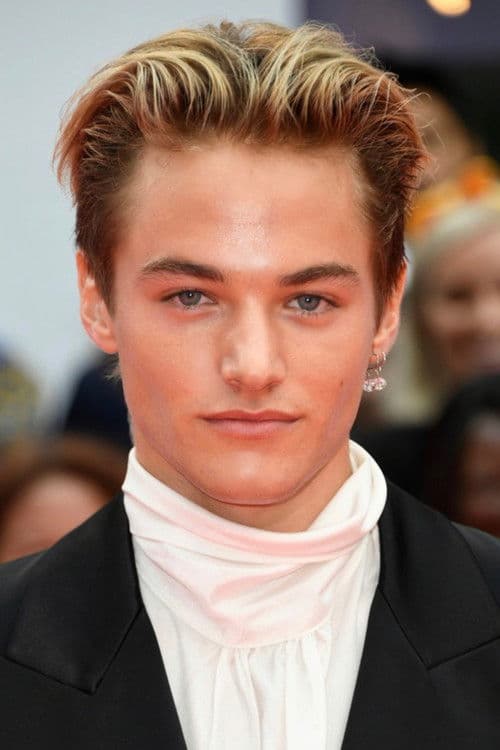 Mitchell Hoog profile photo