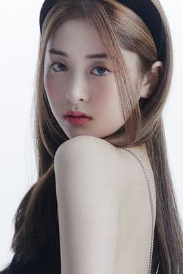 Huh Yunjin profile photo