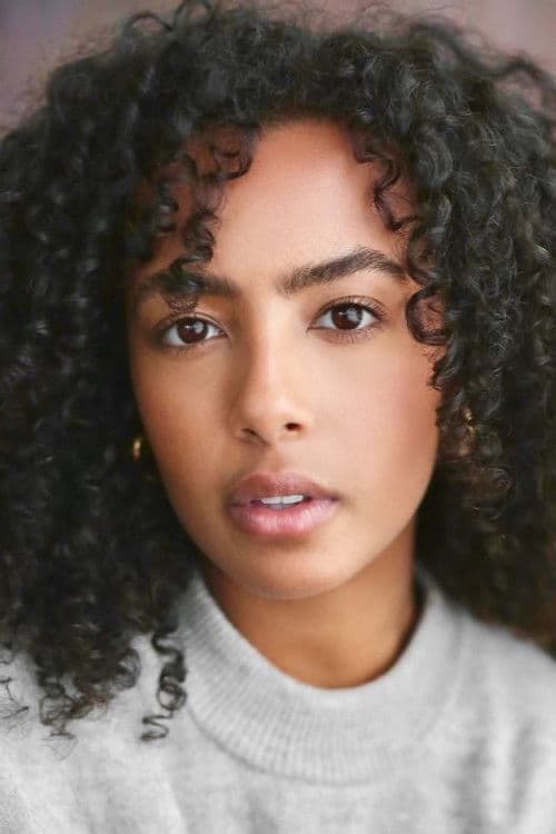 Elèna Gyasi profile photo