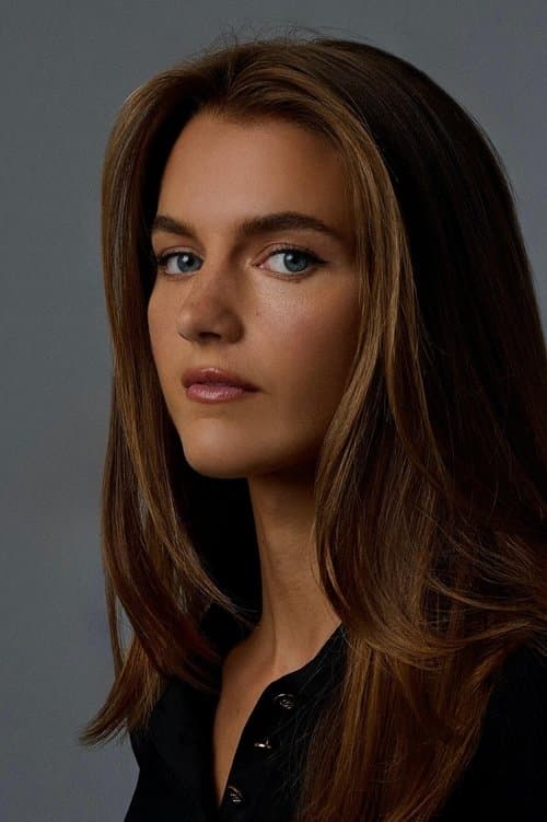 Chloe East profile photo