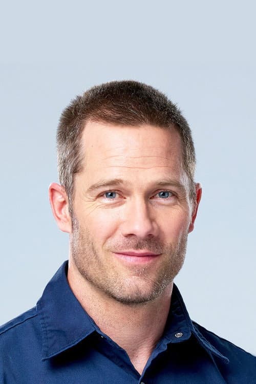Luke Macfarlane profile photo