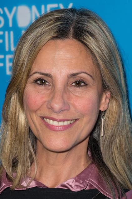 Zoe Carides profile photo