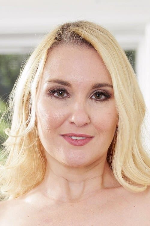 Julia Robbie profile photo