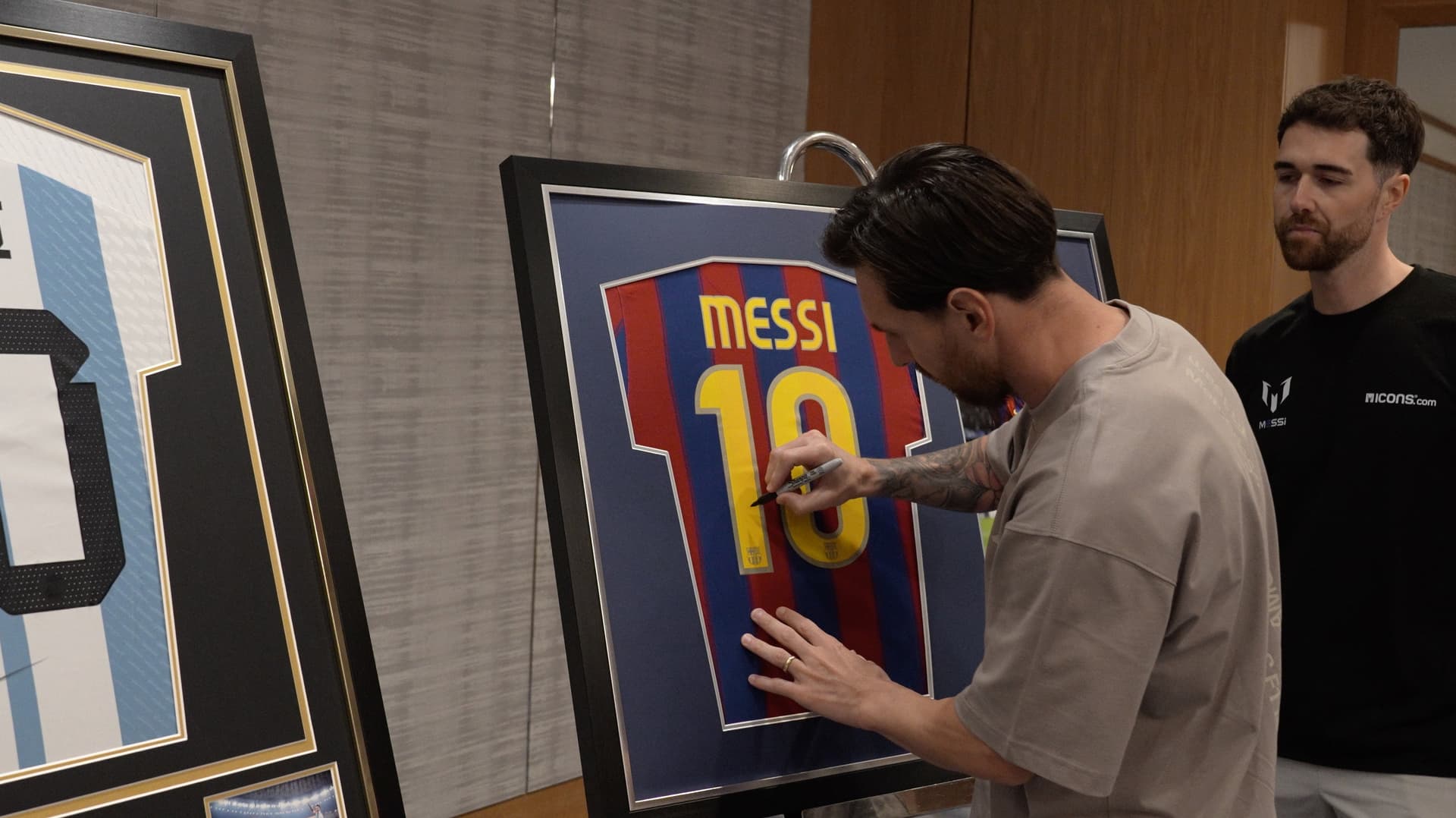 Signed, Sealed & Delivered: Inside the Billion-Dollar World of Sports Collectibles